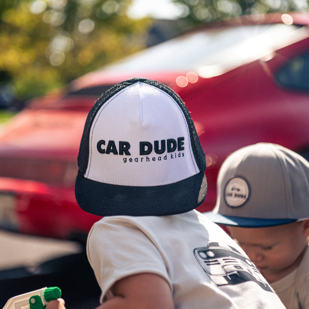 Little boy wearing the CAR DUDE snapback hat  - Gearhead Kids