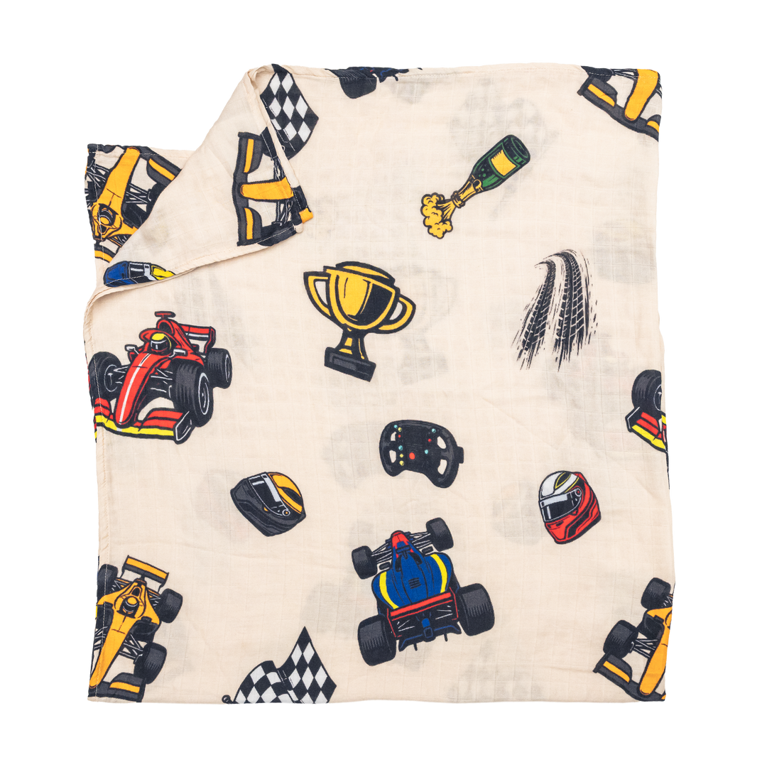 Baby blanket featuring formula 1 race cars and grand prix details like racing helmets, checkered flags, champagne and tropies | Muslin blanket for babies | Gearhead Kids