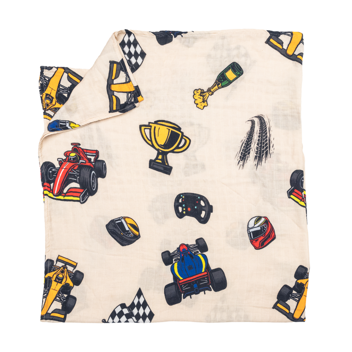 Baby blanket featuring formula 1 race cars and grand prix details like racing helmets, checkered flags, champagne and tropies | Muslin blanket for babies | Gearhead Kids