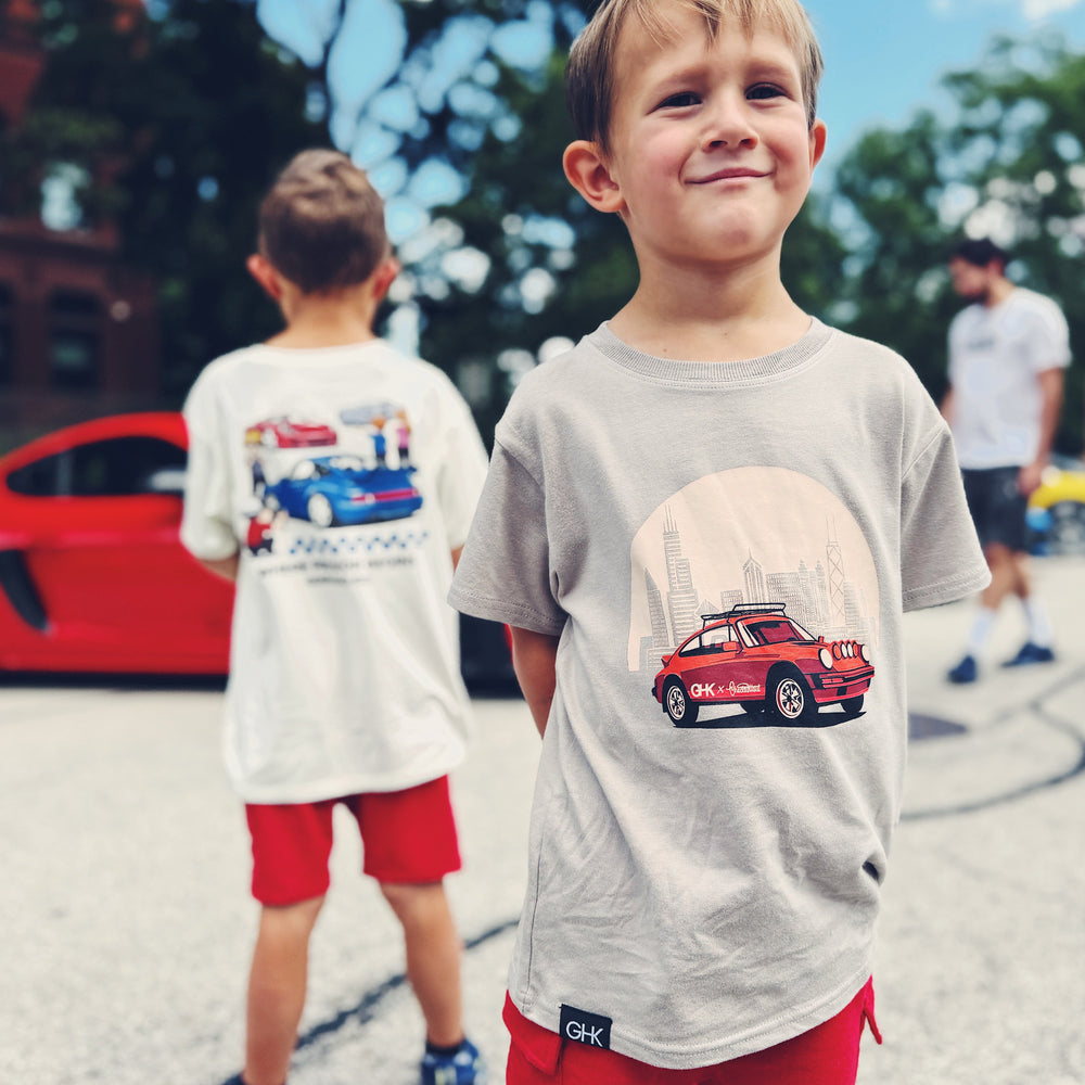 A young boy wearing a light gray t-shirt featuring the iconic Safari 911 car and the Chicago Skyline.  | Gearhead Kids | Car t-shirt for kids